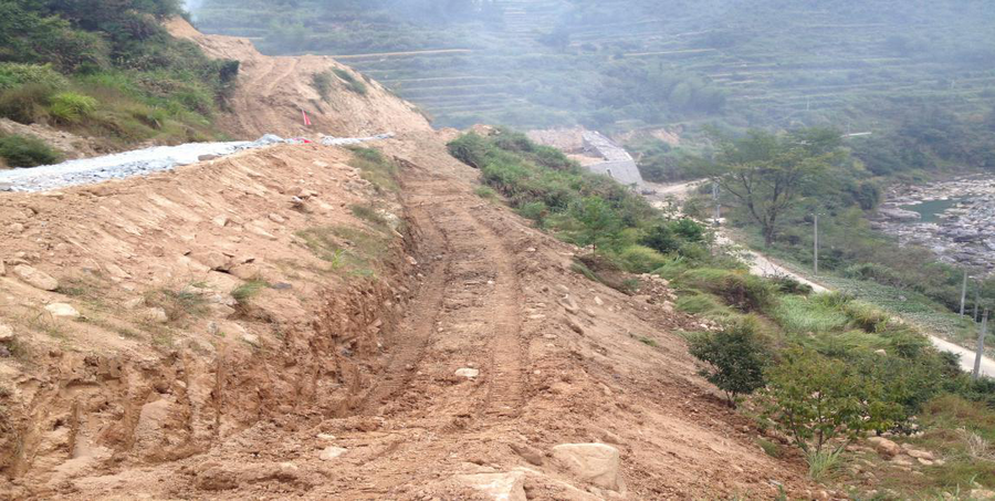 (泡沫轻质土)陡坡路堤